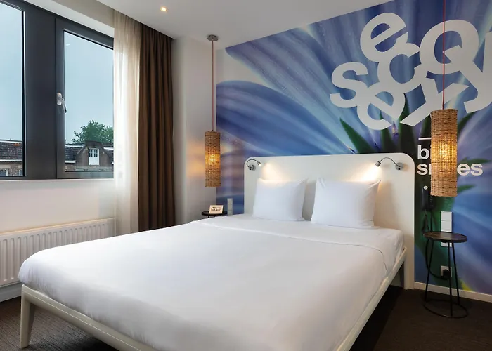 Отель Conscious Vondelpark 3*