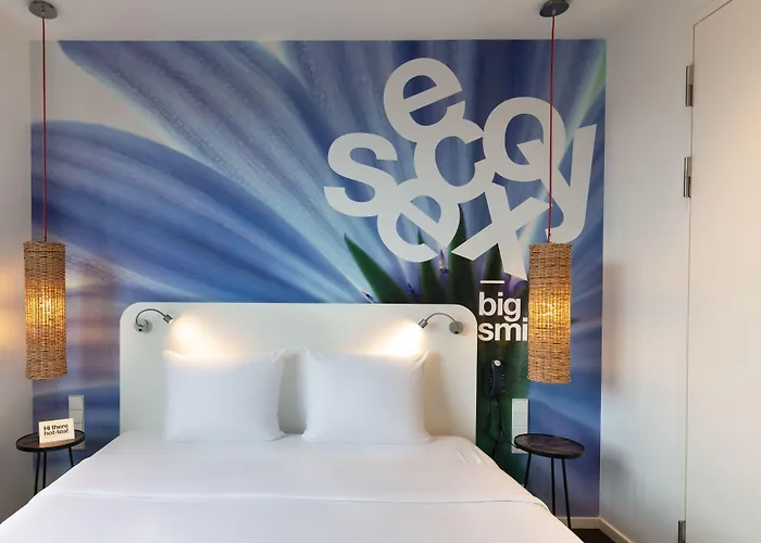 Отель Conscious Vondelpark Амстердам