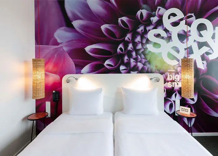 Отель Conscious Vondelpark