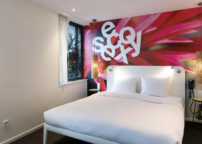 Отель Conscious Vondelpark Амстердам